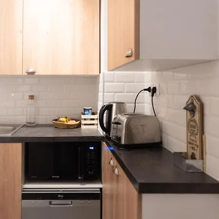 Design Apt With Balcony In Menilmontant