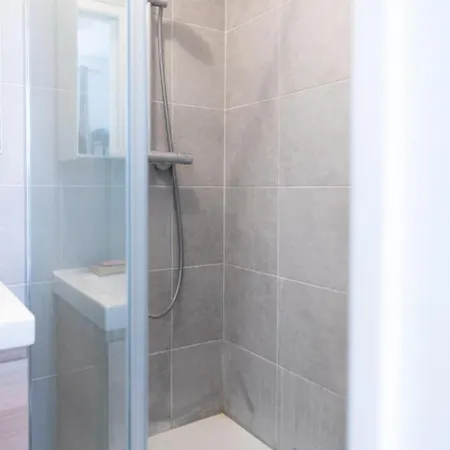 Design Apt With Balcony In Menilmontant *