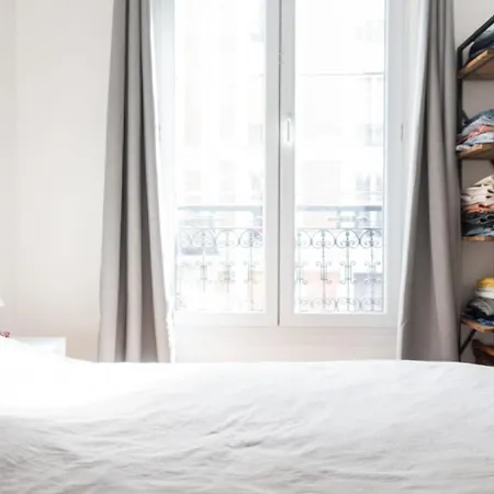 Apartment Design Apt With Balcony In Menilmontant