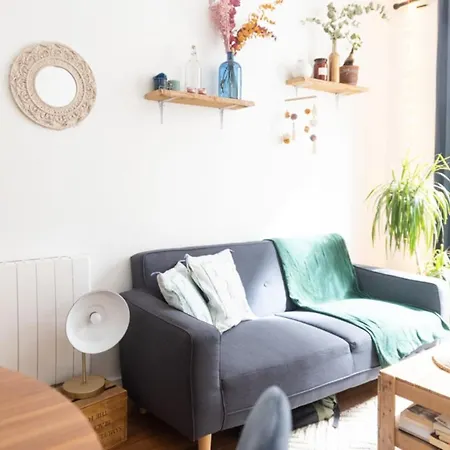 Apartment Design Apt With Balcony In Menilmontant *