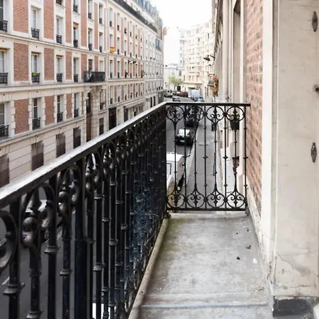 Apartment Design Apt With Balcony In Menilmontant *